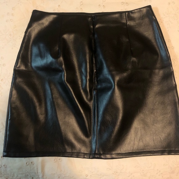 Leather skirt - Picture 2 of 3